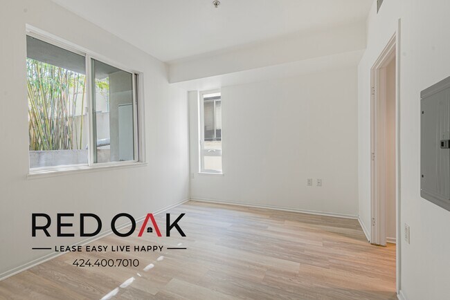 Foto del edificio - 5837 1/5 West Sunset Blvd-216
