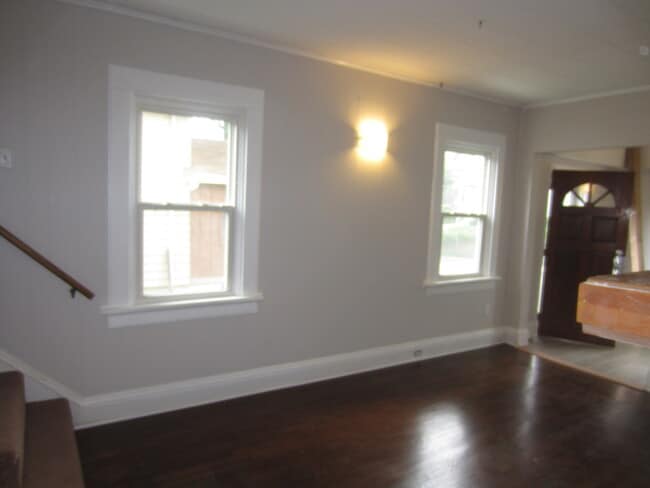 Building Photo - Updated 2 Bedroom 1.5 Bath in Pleasant Ridge