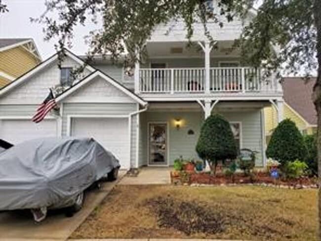 This beautiful home has 4 bedrooms, 2.1 baths and is perfect for an active family. There are thre... - This beautiful home has 4 bedrooms, 2.1 baths and is perfect for an active family. There are thre...