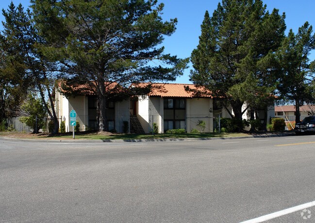 Foto del edificio - 375 Burton Mesa Blvd