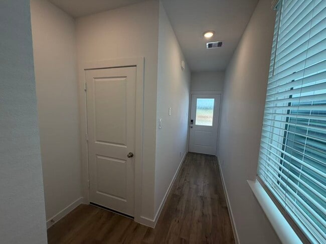 Building Photo - 28122 Meadowlark Sky Dr