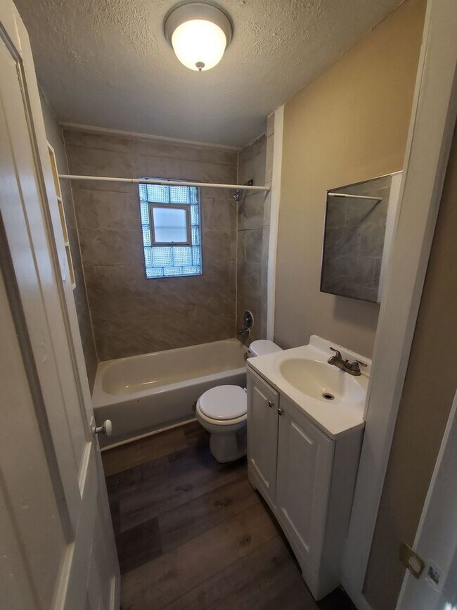 Building Photo - 4 Bedroom  Single Family