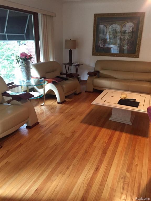 Foto del edificio - 5720 Linden Dr