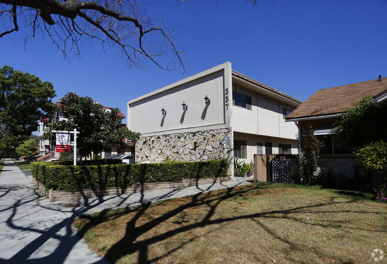 BUilding - 337 W Acacia Ave