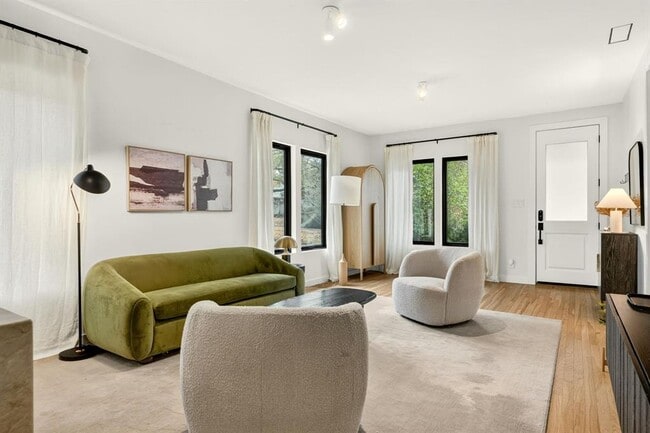 Building Photo - 509 E Mary St