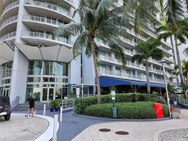 Building Photo - 690 SW 1st Ct