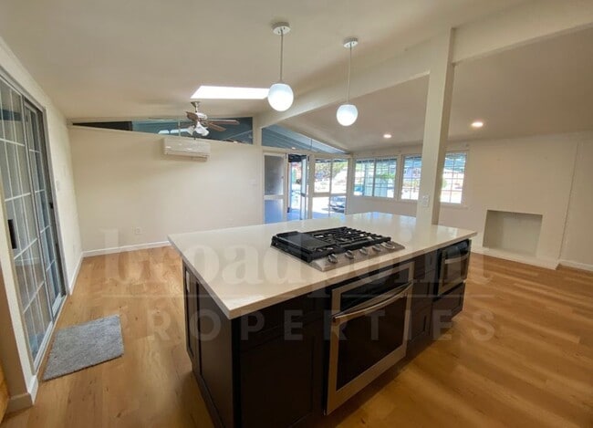 Building Photo - 356 Santa Clara Dr