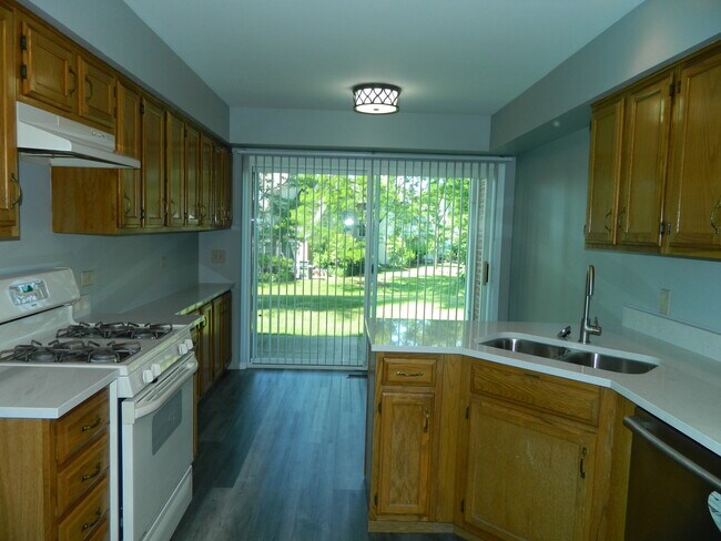 Building Photo - 118 N Knollwood Dr