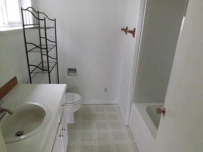Foto del edificio - 614 W 12th St
