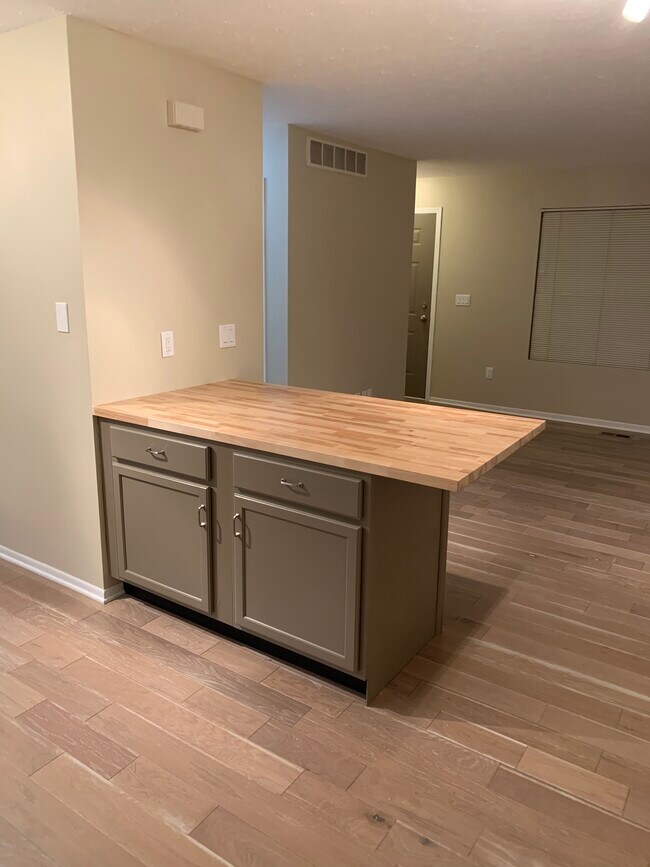 Foto del edificio - 1912 Remington Rd