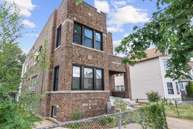 Building Photo - 10542 S Ave L