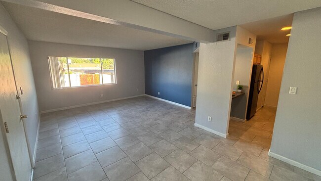 Foto del edificio - 1130 E Butler Dr