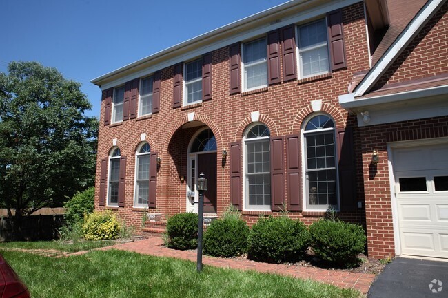 Building Photo - 4700 Rippling Pond Dr