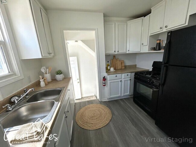 Foto del edificio - Stunning 3 Bedroom 1 Bathroom now available for rent