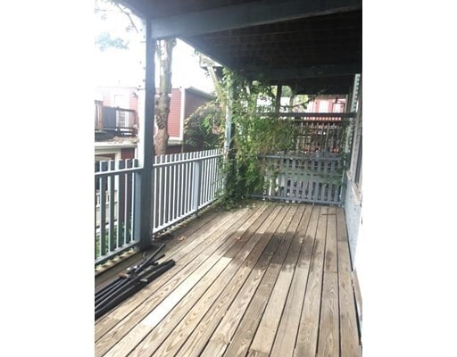 Primary Photo - 403 E 7th St