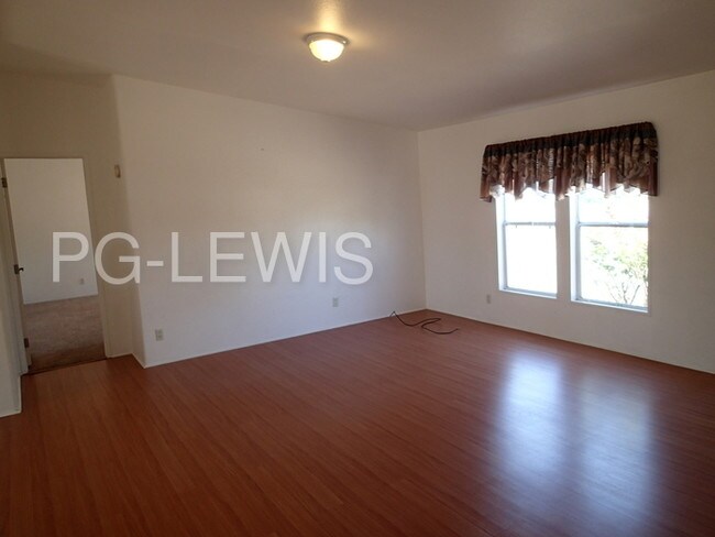 Building Photo - 5144 E Clearview Ave
