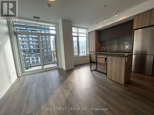 Building Photo - 8 Beverley Glen Blvd