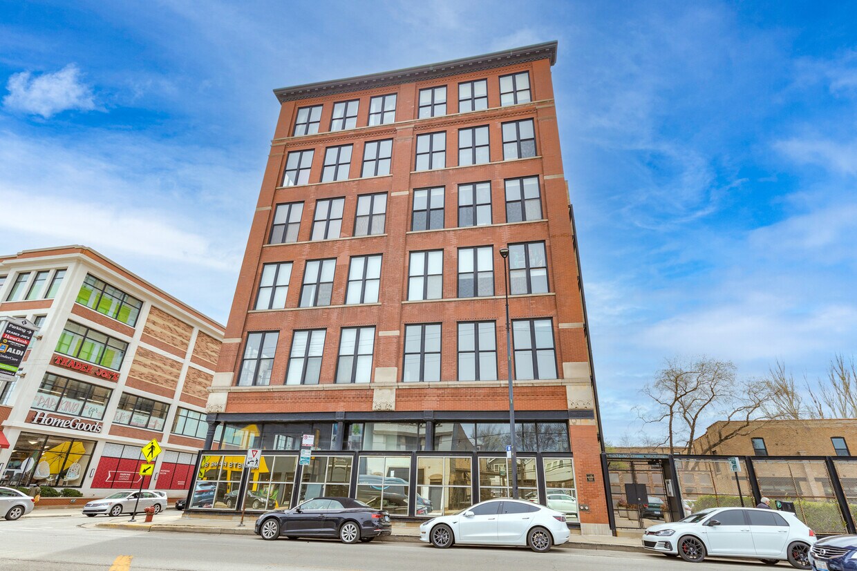 Foto principal - 1872 N Clybourn Ave