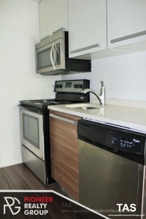 Building Photo - Stunning apartment in Edgewater - No Deposit
