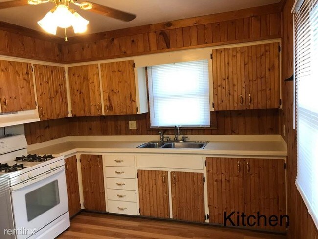 Building Photo - 3 br, 1 bath House - 4355 NE 26th St
