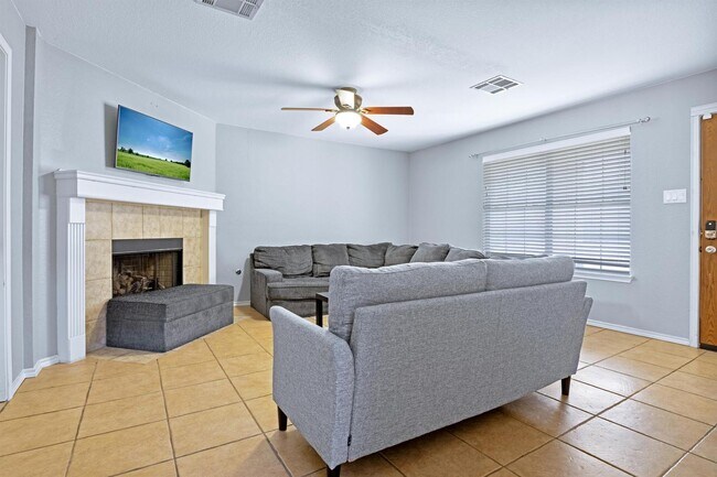 Building Photo - Spacious Home with Modern Upgrades in a Pe...