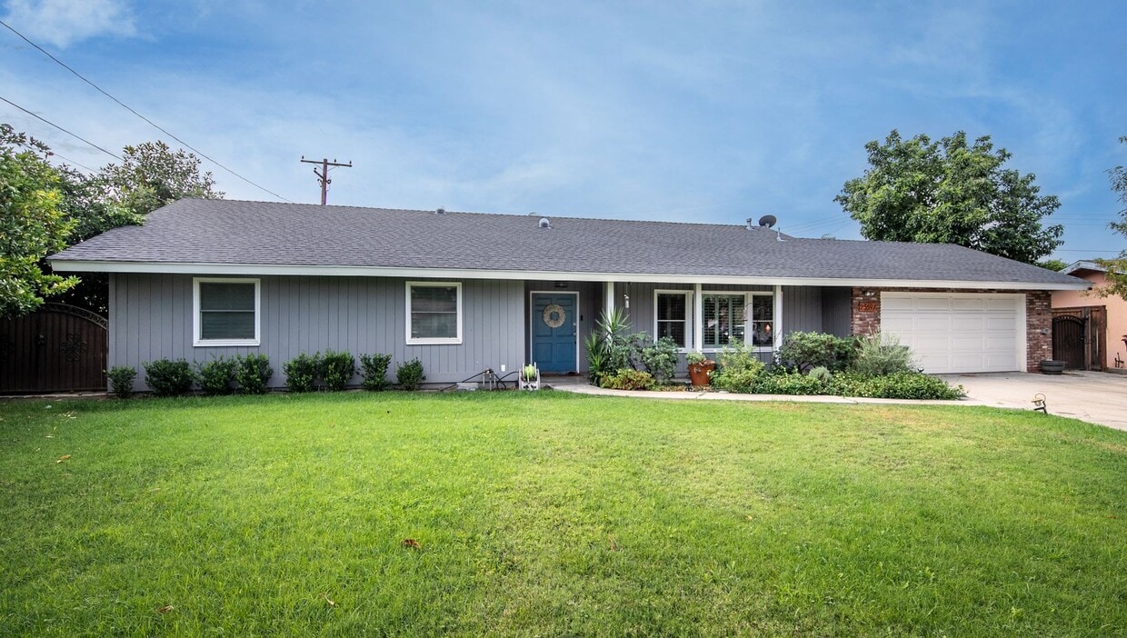 Beautiful Single Story 3 Bedroom with Solar Panels - Beautiful Single Story 3 Bedroom with Solar Panels