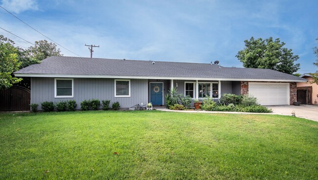 Beautiful Single Story 3 Bedroom with Solar Panels - Beautiful Single Story 3 Bedroom with Solar Panels House