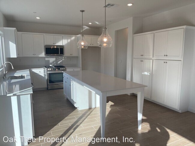 Foto del edificio - 4 br, 2.5 bath House - 5828 E. Rayburn Avenue