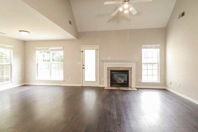 Building Photo - 121 Summerwood Pl