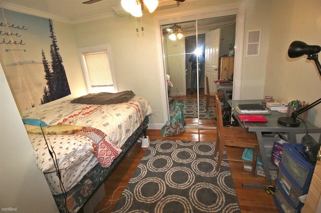 Building Photo - 2 br, 1 bath Apartment - 416 E Huron St # 5 5