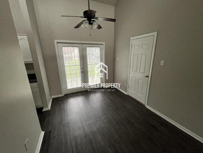 Foto del edificio - 4729 Laughlin Rd