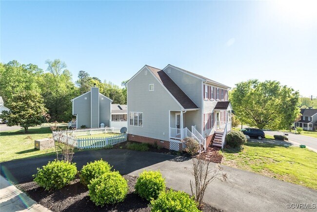 Building Photo - 13812 Sycamore Village Dr