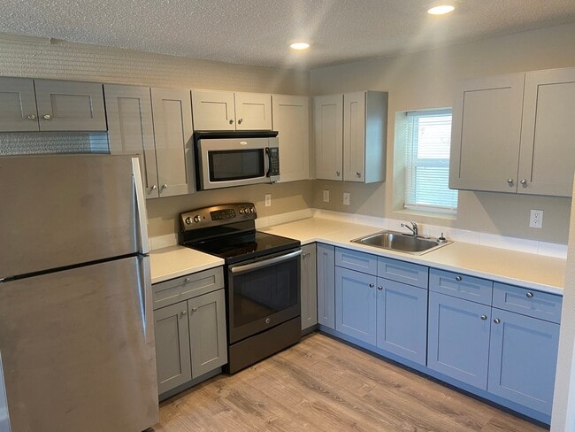 Building Photo - 302 N Independence St