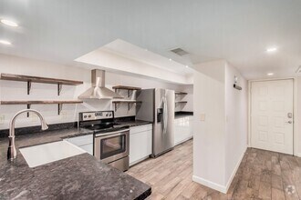 Building Photo - 8651 E Royal Palm Rd