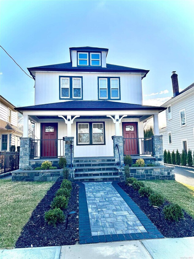 71 Locust St Unit 2, Floral Park, NY 11001 Room for Rent in Floral Park, NY