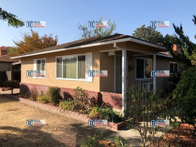 Building Photo - Modesto 2 Bedroom 1 Bath Duplex