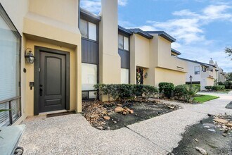 Building Photo - 1112 Bering Dr