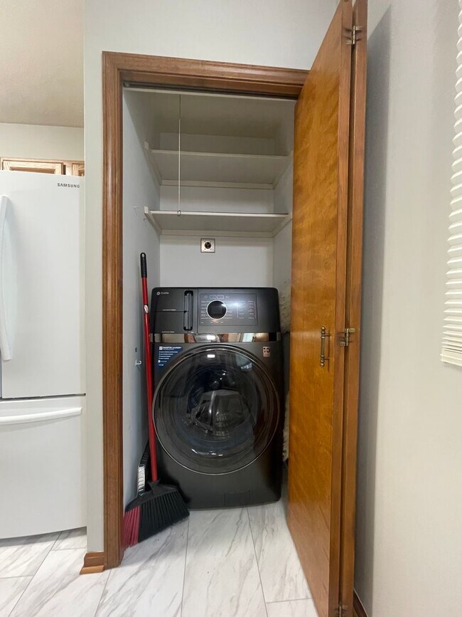 Foto del edificio - Two Bedroom 55+ Condo in Kalamazoo