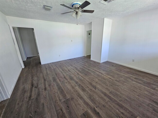 Foto del edificio - 6018 Beekman Rd