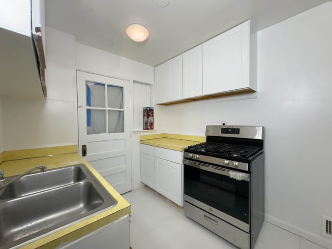 Foto del edificio - 12040 Valleywood Dr