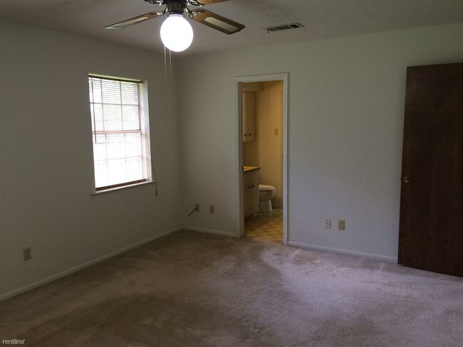 Building Photo - 923 N Nellius St