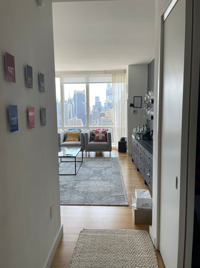 Building Photo - 605 W 42nd St