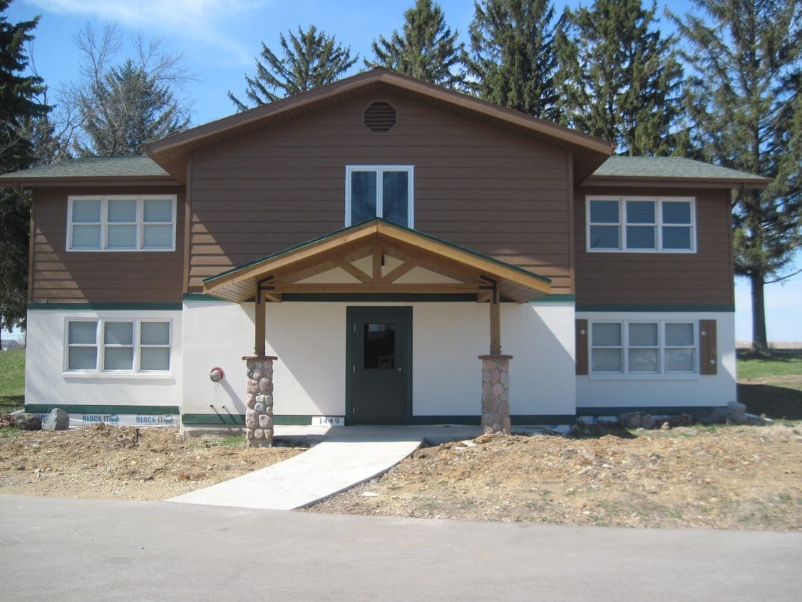 Primary Photo - 1449 Mansion Dr