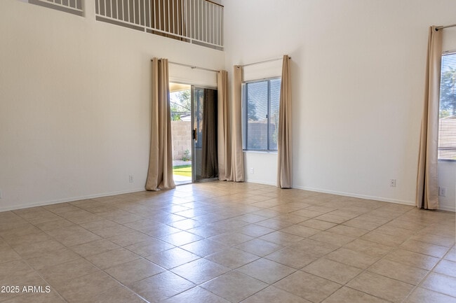 Building Photo - 1294 N Blackstone Dr