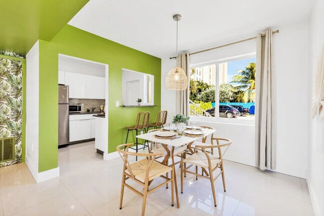 Building Photo - 809 S Ocean Dr