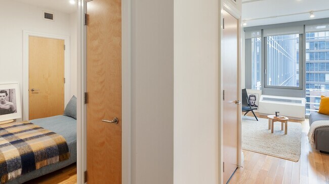 Building Photo - 550 W 54th St