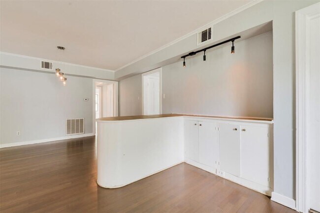 Building Photo - 2316 Wentworth St
