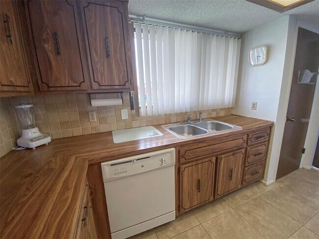 Building Photo - 9940 Eagles Point Cir