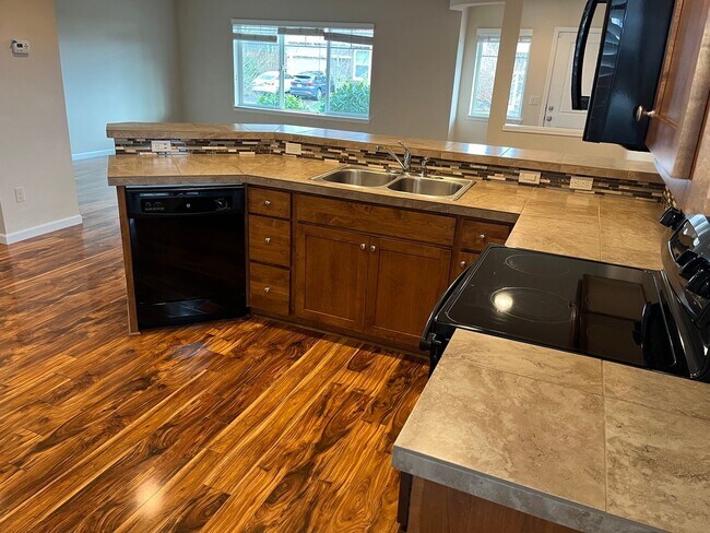 Foto del edificio - 2400 NW Sunny Ln