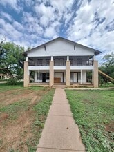 Building Photo - 1942 State St